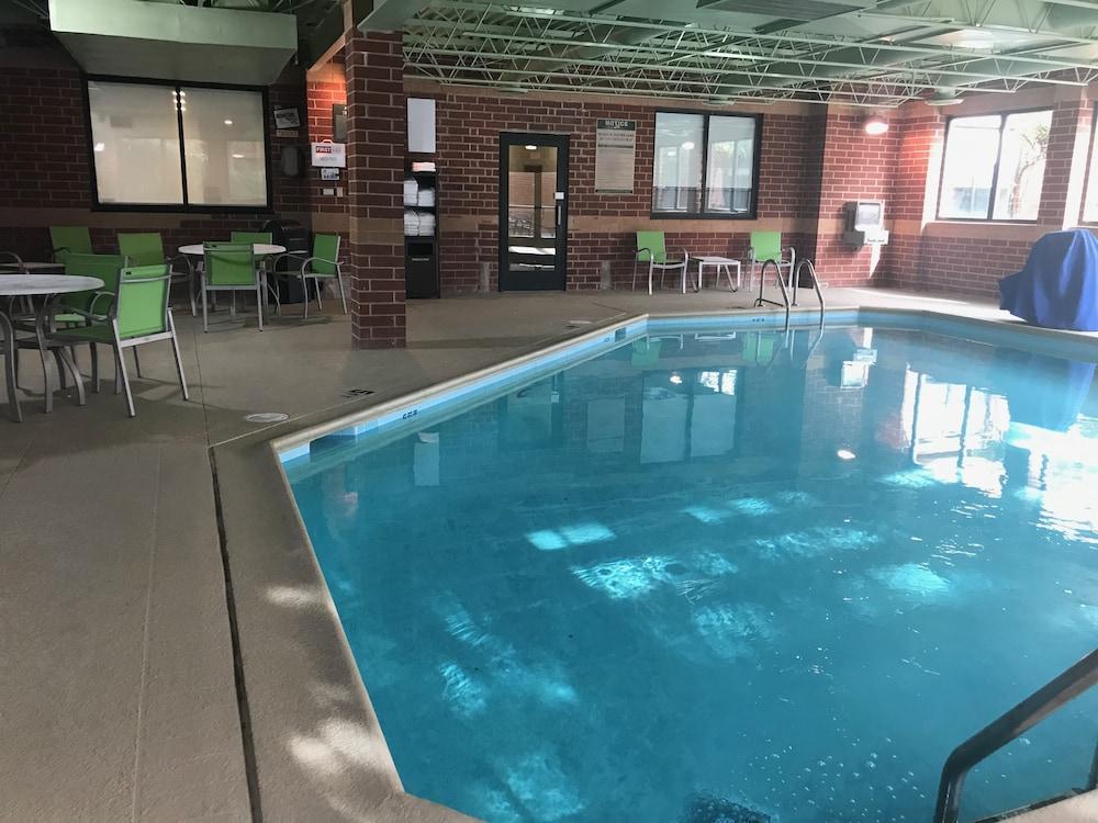 Holiday Inn Express Naperville By Ihg Exteriör bild